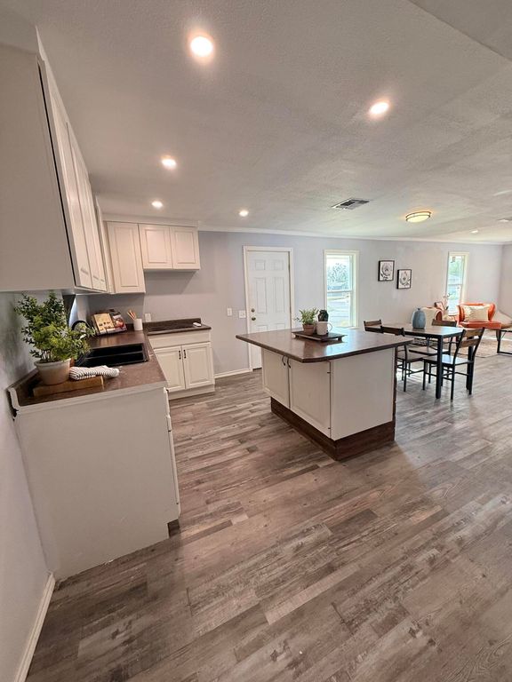 Image 7 of property listing at 203 E 11th Street, San Angelo, TX 76903