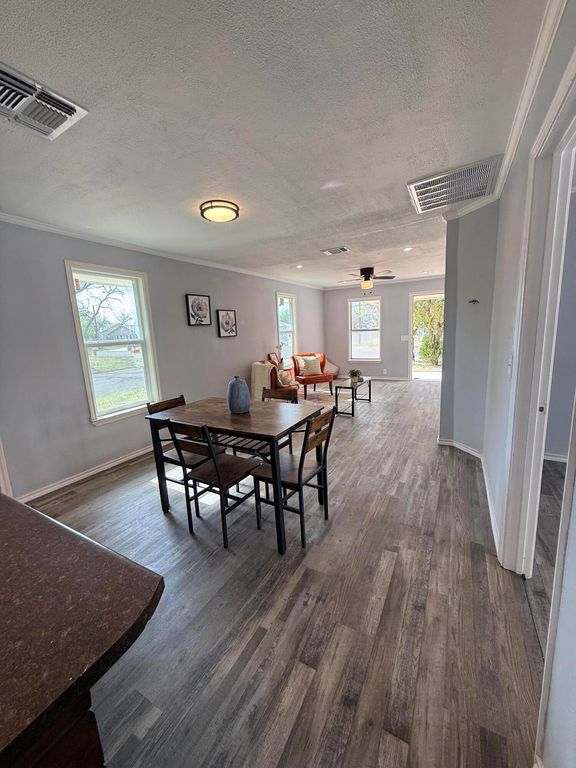 Image 8 of property listing at 203 E 11th Street, San Angelo, TX 76903