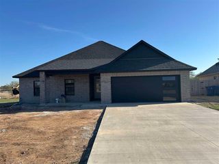 206 Meadowland, Cache, OK 73527
