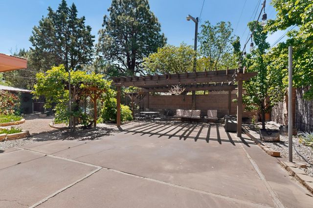 715 Parkland Circle SE, Albuquerque, NM 87108