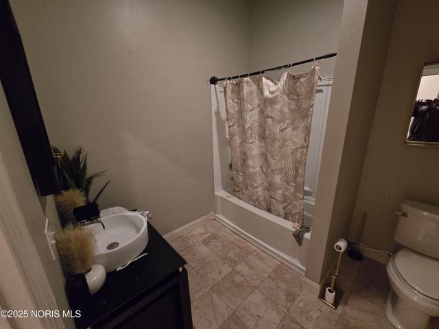 5029 Kellogg Road, Toledo, OH 43615