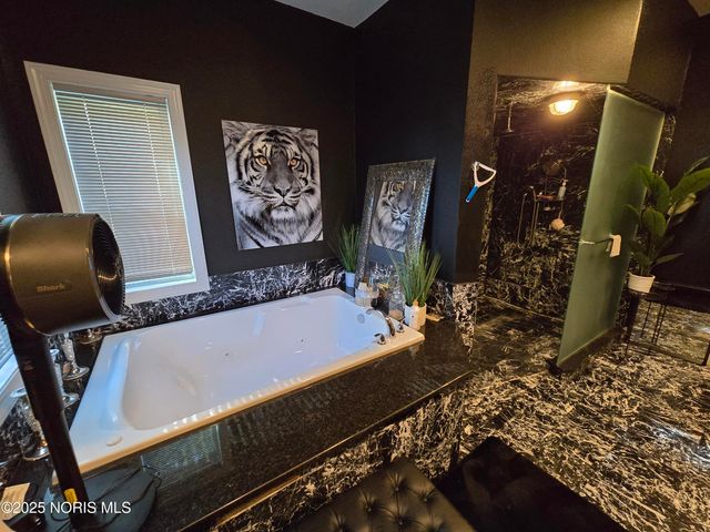 5029 Kellogg Road, Toledo, OH 43615