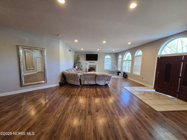 5029 Kellogg Road, Toledo, OH 43615