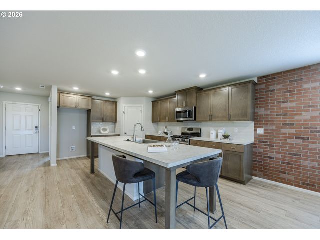1487 AUSTIN Ave, Woodburn, OR 97071