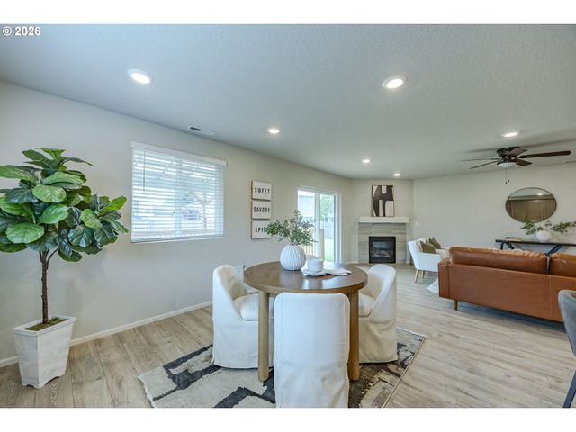 1487 AUSTIN Ave, Woodburn, OR 97071