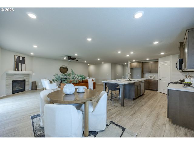 1487 AUSTIN Ave, Woodburn, OR 97071