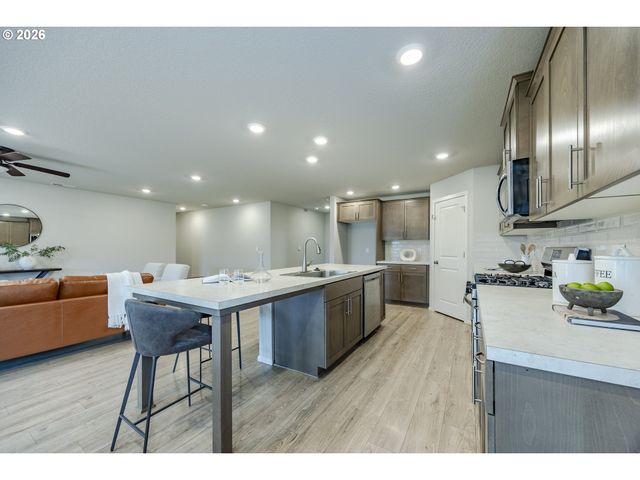 1487 AUSTIN Ave, Woodburn, OR 97071