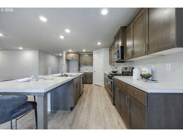 1487 AUSTIN Ave, Woodburn, OR 97071