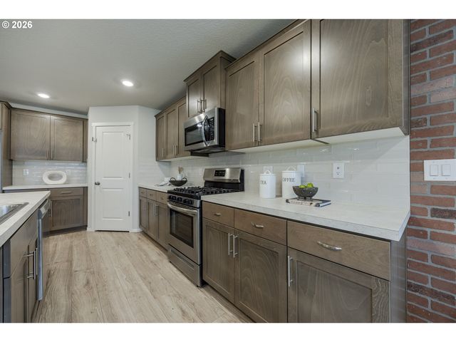1487 AUSTIN Ave, Woodburn, OR 97071
