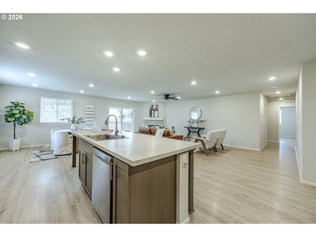 1487 AUSTIN Ave, Woodburn, OR 97071