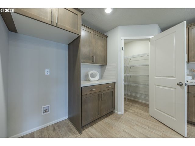 1487 AUSTIN Ave, Woodburn, OR 97071