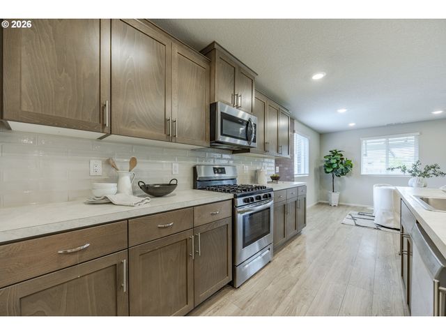 1487 AUSTIN Ave, Woodburn, OR 97071