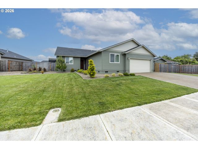 1487 AUSTIN Ave, Woodburn, OR 97071