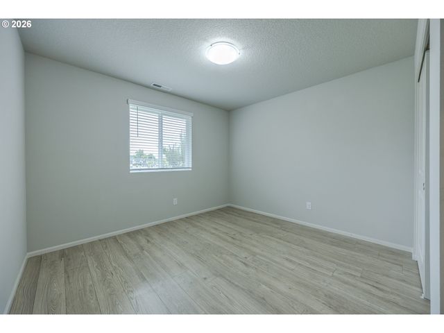 1487 AUSTIN Ave, Woodburn, OR 97071