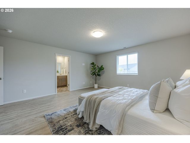 1487 AUSTIN Ave, Woodburn, OR 97071