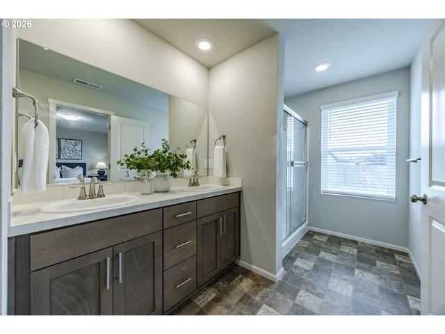 1487 AUSTIN Ave, Woodburn, OR 97071