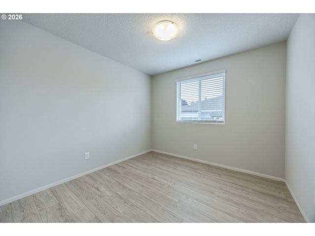 1487 AUSTIN Ave, Woodburn, OR 97071