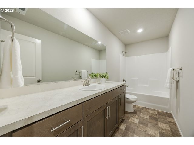 1487 AUSTIN Ave, Woodburn, OR 97071