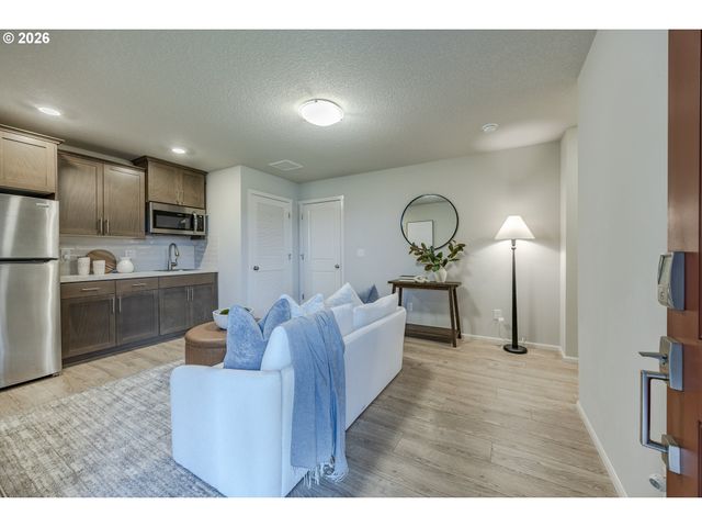 1487 AUSTIN Ave, Woodburn, OR 97071