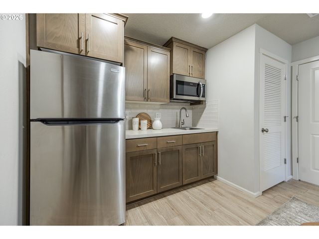 1487 AUSTIN Ave, Woodburn, OR 97071