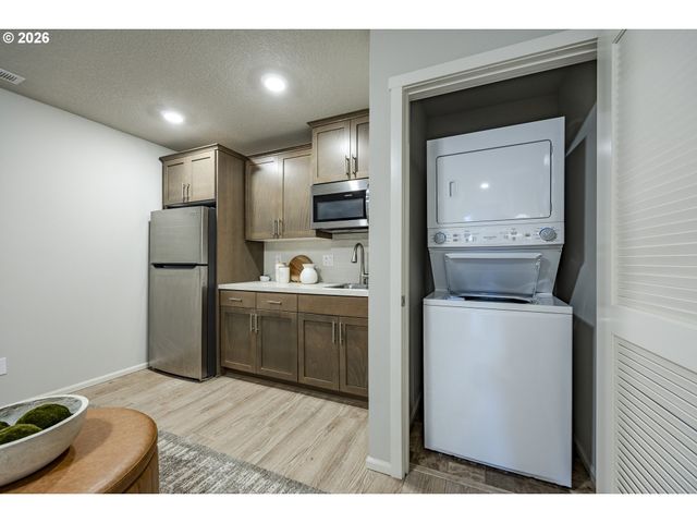 1487 AUSTIN Ave, Woodburn, OR 97071