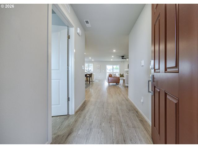 1487 AUSTIN Ave, Woodburn, OR 97071