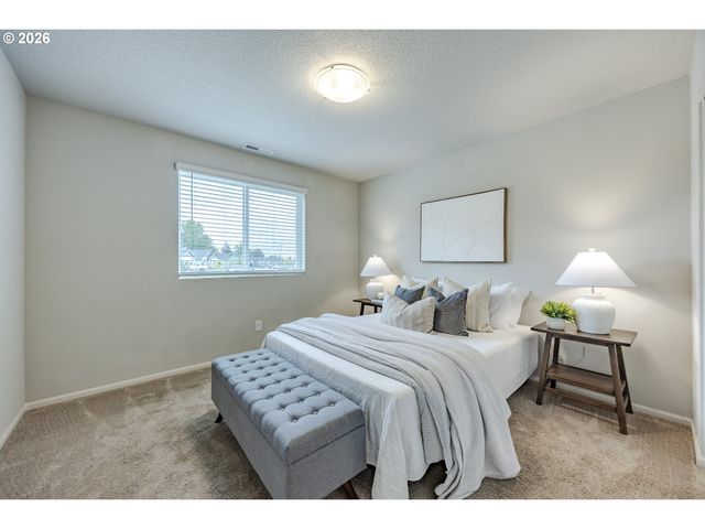 1487 AUSTIN Ave, Woodburn, OR 97071