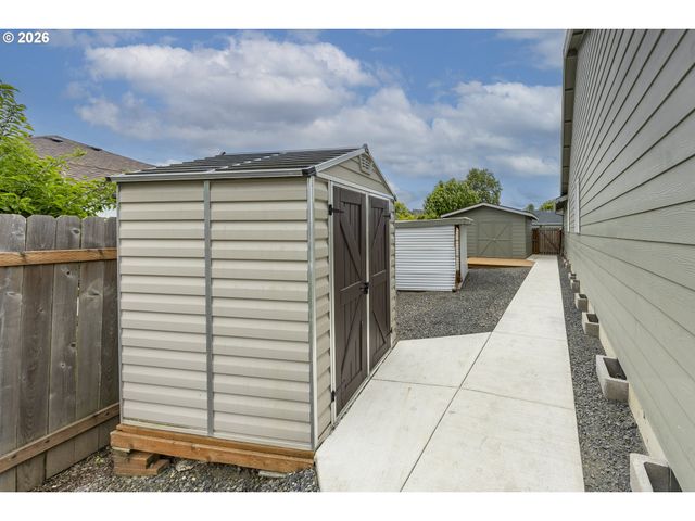 1487 AUSTIN Ave, Woodburn, OR 97071