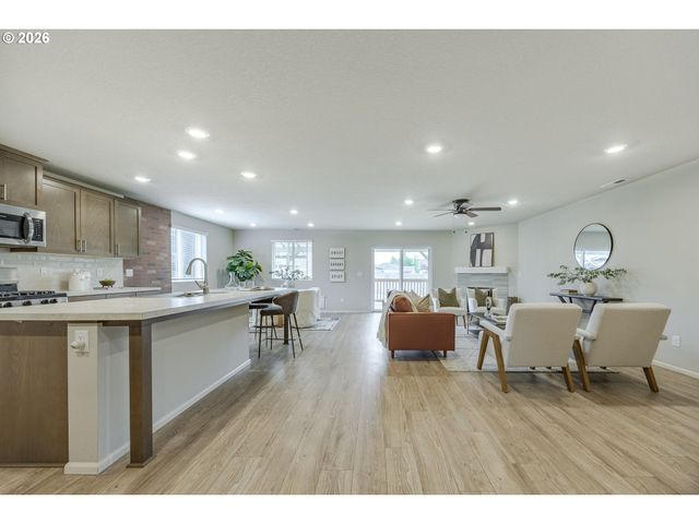1487 AUSTIN Ave, Woodburn, OR 97071