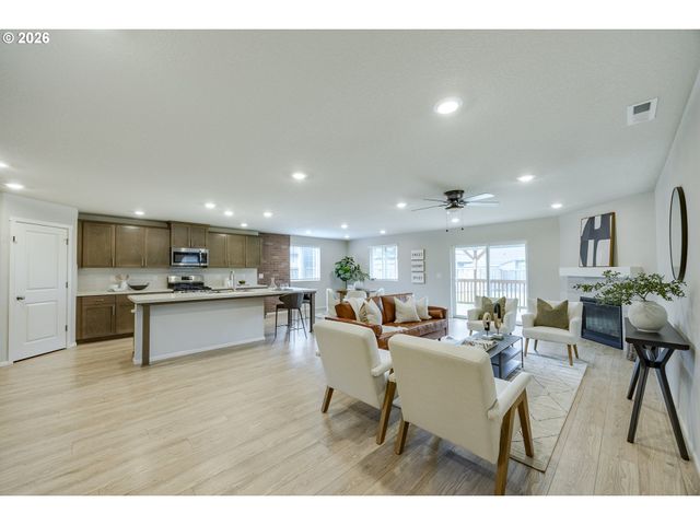 1487 AUSTIN Ave, Woodburn, OR 97071
