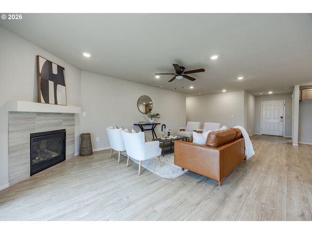 1487 AUSTIN Ave, Woodburn, OR 97071
