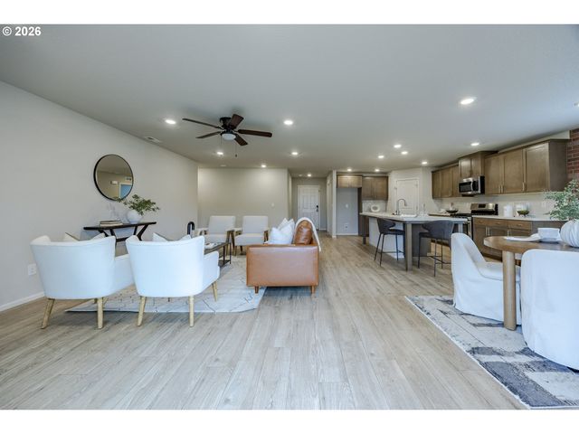 1487 AUSTIN Ave, Woodburn, OR 97071
