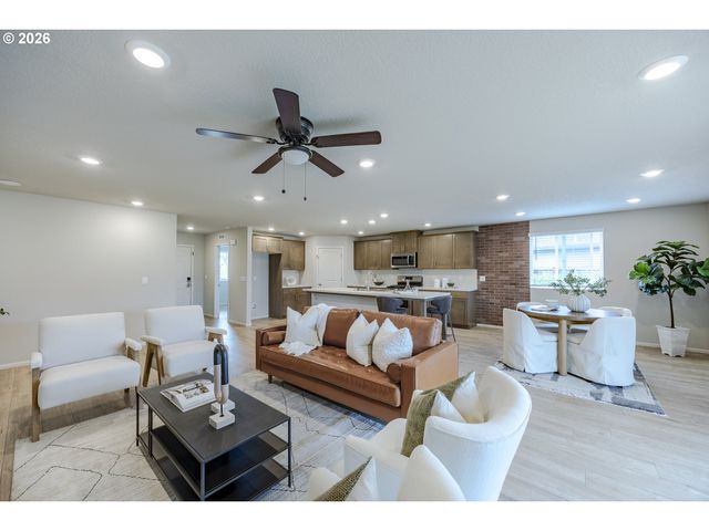 1487 AUSTIN Ave, Woodburn, OR 97071