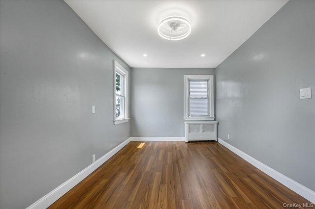 17 Sapir Street, Valley Stream, NY 11580