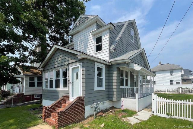 17 Sapir Street, Valley Stream, NY 11580