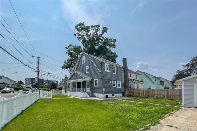 17 Sapir Street, Valley Stream, NY 11580