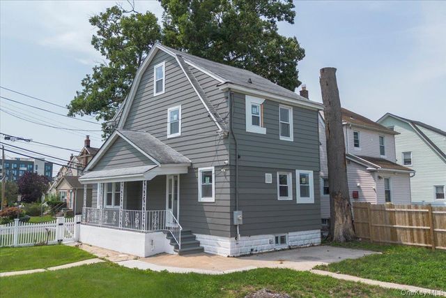 17 Sapir Street, Valley Stream, NY 11580