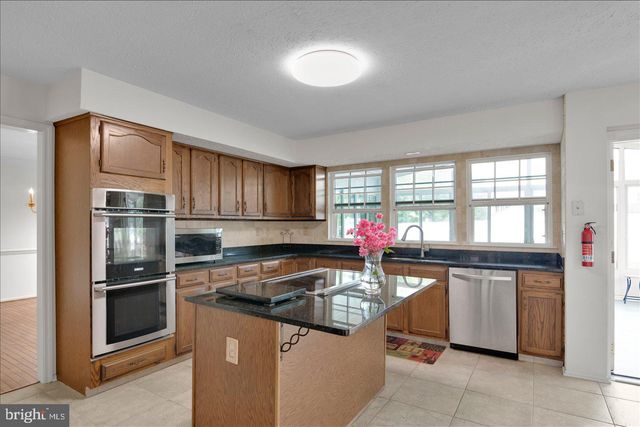 197 ABERDEEN RD, Williamstown, NJ 08094