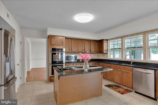 197 ABERDEEN RD, Williamstown, NJ 08094