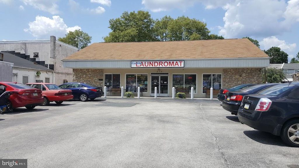 517 CHESTER PIKE, Prospect Park, PA 19076