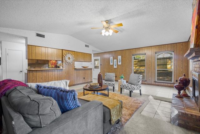 207 Grass Knoll Drive, Hideaway, TX 75771