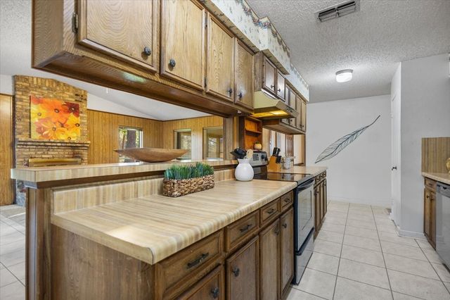 207 Grass Knoll Drive, Hideaway, TX 75771