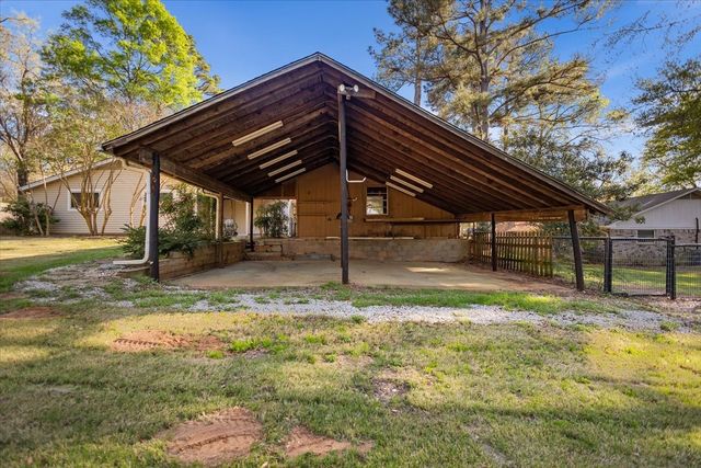 207 Grass Knoll Drive, Hideaway, TX 75771