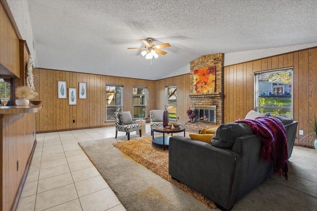 207 Grass Knoll Drive, Hideaway, TX 75771