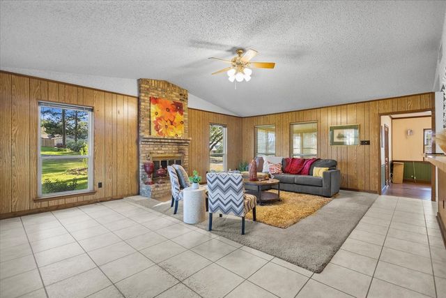 207 Grass Knoll Drive, Hideaway, TX 75771