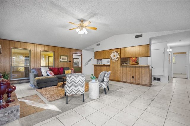 207 Grass Knoll Drive, Hideaway, TX 75771