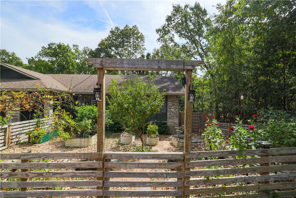 12 Mayfair Drive, Bella Vista, AR 72715