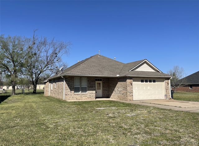420 N Hughes Avenue, Morris, OK 74445