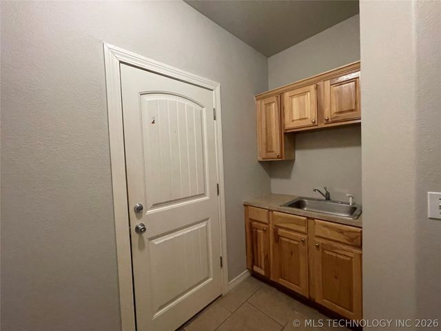 420 N Hughes Avenue, Morris, OK 74445