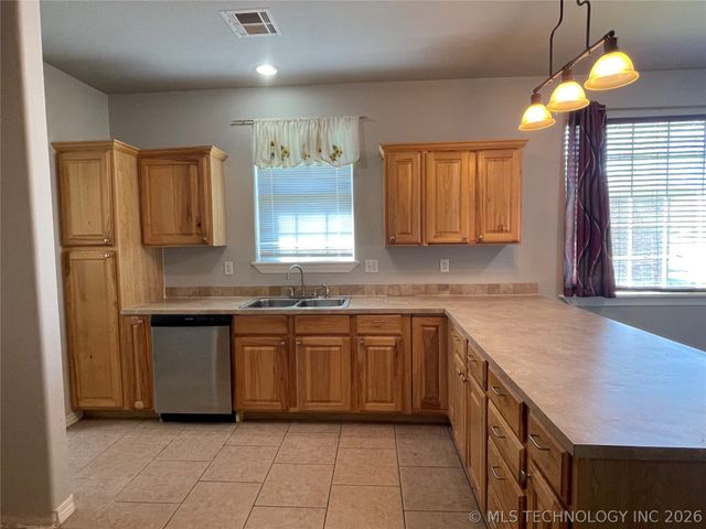 420 N Hughes Avenue, Morris, OK 74445